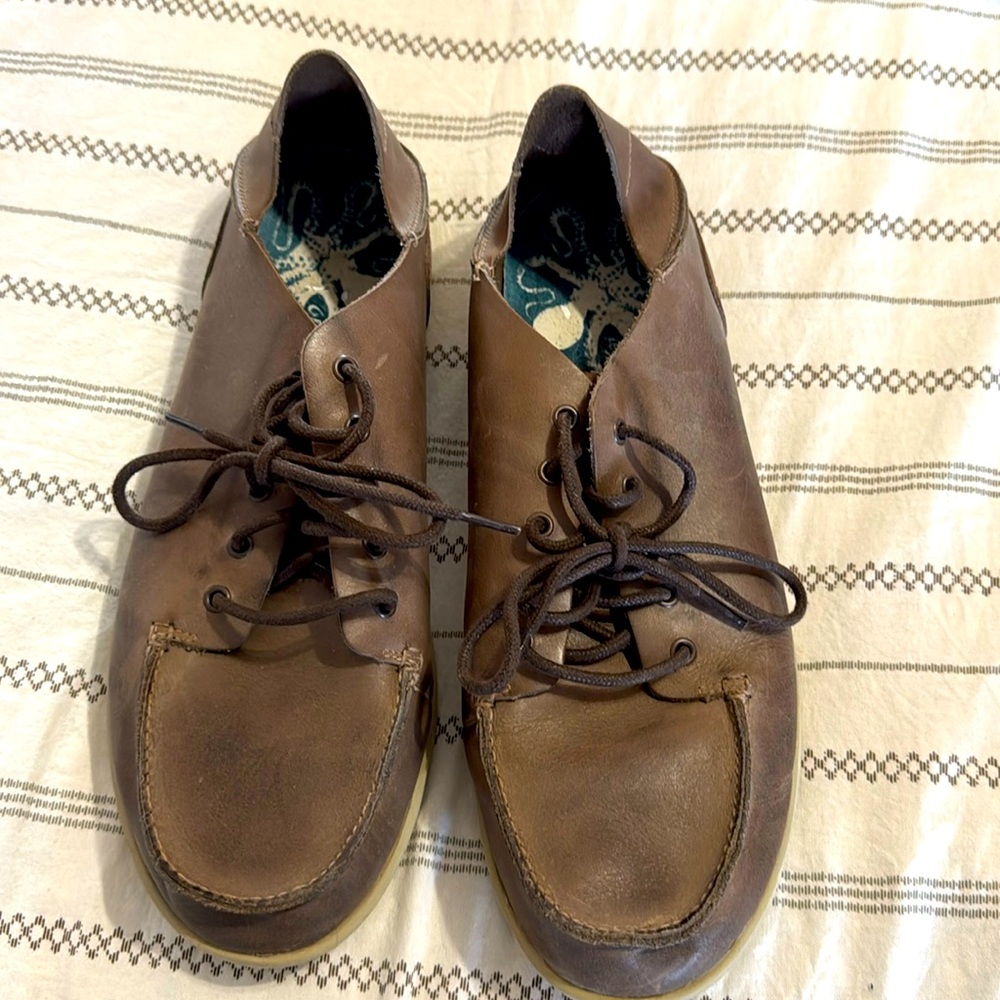 Men’s leather OluKai lace up shoe. NWOT